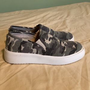 Steve Madden Ladies Platform Camouflage Slip-on Shoes